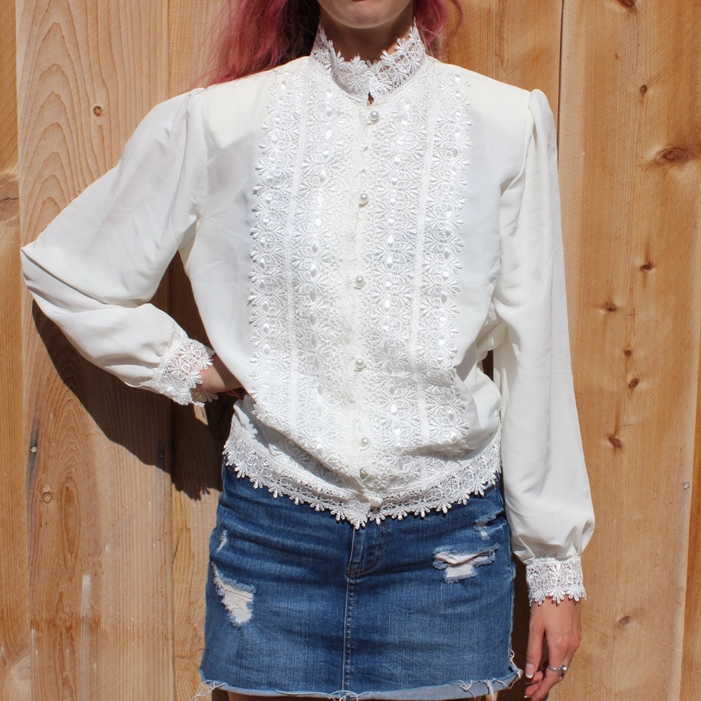 NWT Vintage White Colonial Turtle Neck Blouse 🕊
